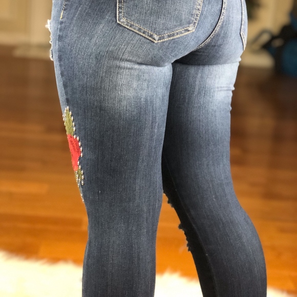 Cred NY Sexy Ripped Distressed Floral Jeans, 5/27 - Picture 4 of 7
